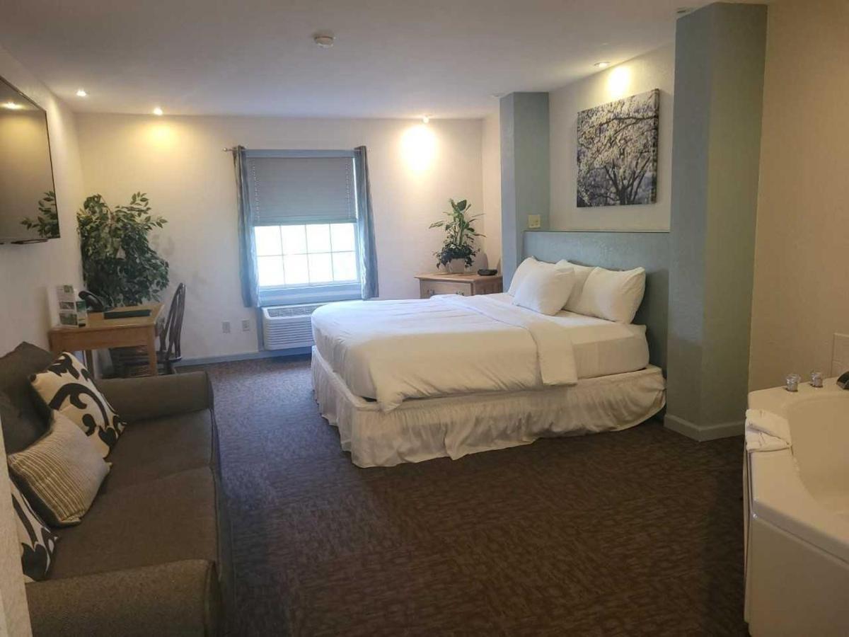 Brook Pointe Inn Syracuse Экстерьер фото